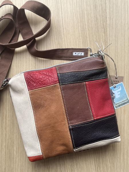 "Flickenwerk II quer" - Leder - CREME - BRAUN - ROT