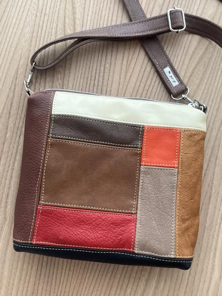 "Flickenwerk II quer" - Leder - BRAUN-SCHWARZ-CREME-ROT