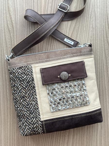 "Flickenwerk II quer mit Tasche" - BEIGE-BRAUN