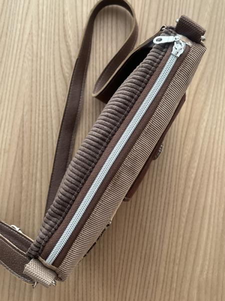 "Flickenwerk II quer mit Tasche" - BEIGE-BRAUN