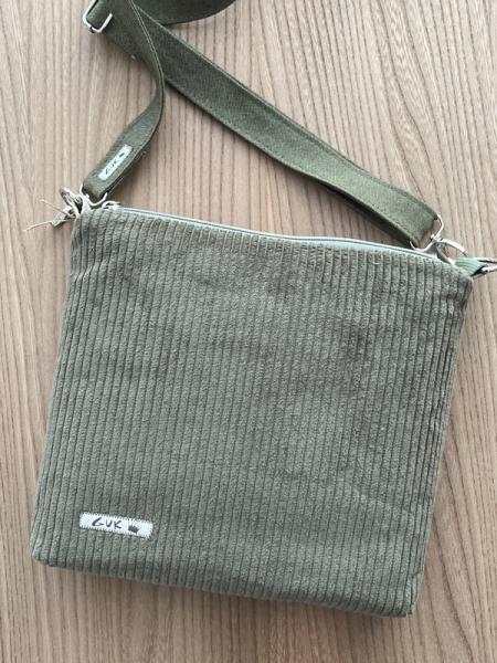 "Flickenwerk II quer mit Tasche" - SALBEI - LIND - OLIVGRÜN