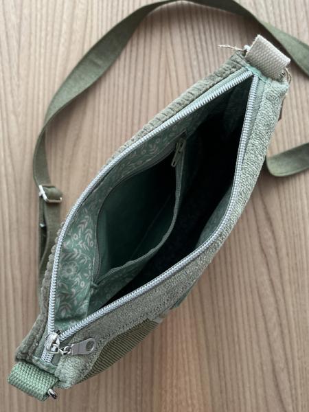 "Flickenwerk II quer mit Tasche" - SALBEI - LIND - OLIVGRÜN