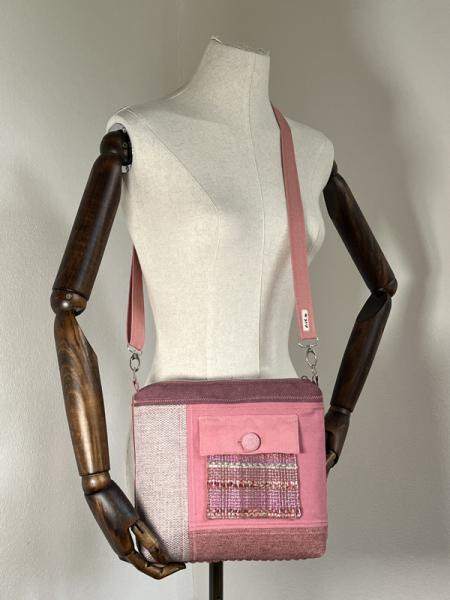 "Flickenwerk II quer mit Tasche" - ROSA - MAUVE