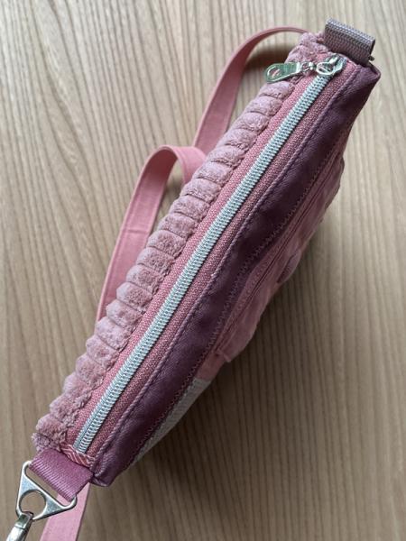 "Flickenwerk II quer mit Tasche" - ROSA - MAUVE