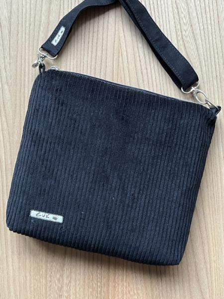"Flickenwerk II mit Tasche quer" - SCHWARZ