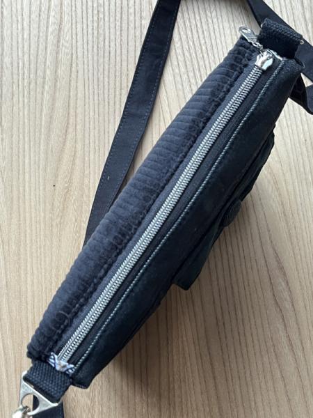 "Flickenwerk II mit Tasche quer" - SCHWARZ