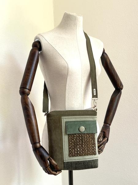 "Flickenwerk II mit Tasche" - KHAKI - LINDGRÜN