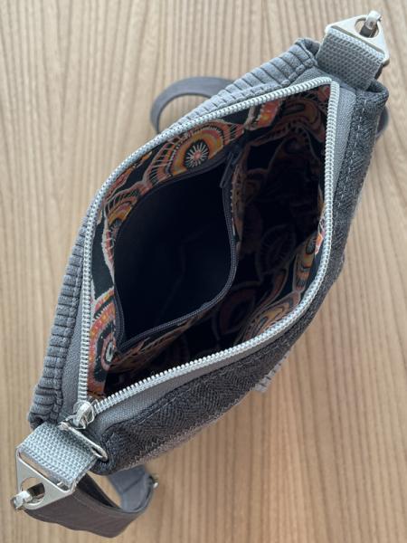 "Flickenwerk II mit Tasche" - GRAU
