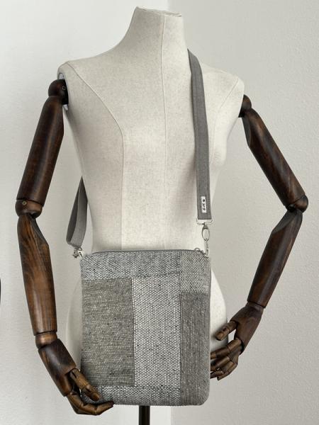 "Flickenwerk II/ Sondermodell" - GRAU (Handgewebte Schafwolle)