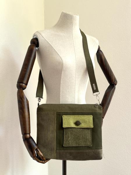 "Flickenwerk IV mit Tasche" - GRÜN