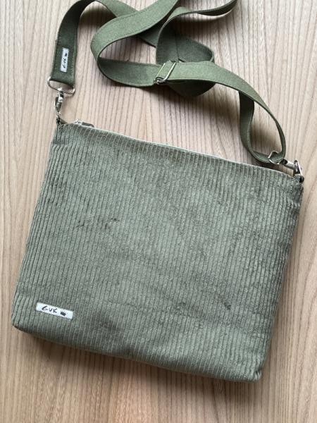"Flickenwerk IV mit Tasche" - GRÜN