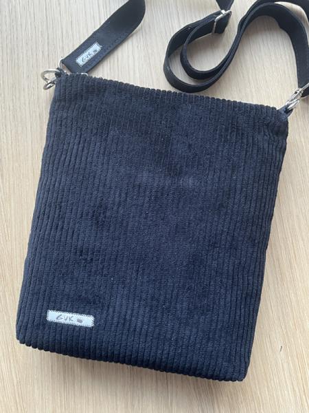 "Flickenwerk II/5" (schwarz-pink) - KATZEN