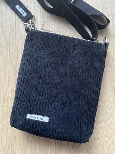 "Flickenwerk I/5" (schwarz-pink) - KATZEN