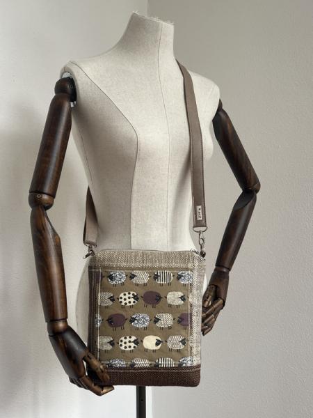 "Flickenwerk II/5" (beige-braun) - SCHAFE - Handgewebte Schafwolle