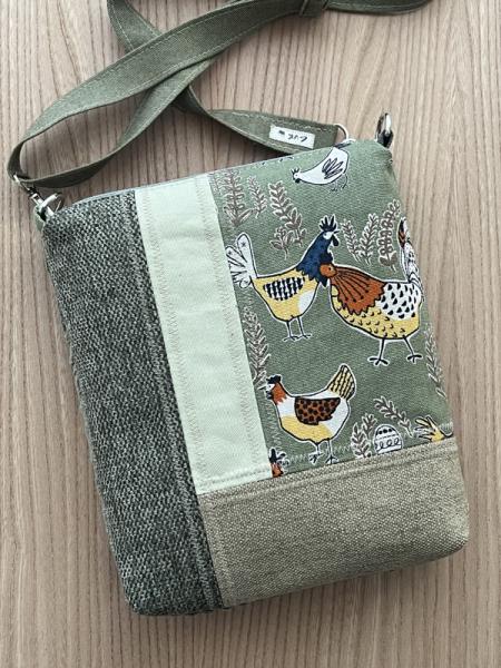 "Flickenwerk II/4" (Grüntöne) - HÜHNER