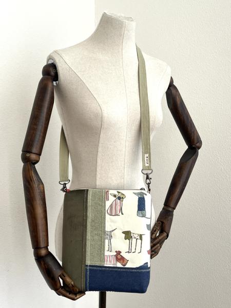 "Flickenwerk II/4" (creme-grün-blau) - HUNDE