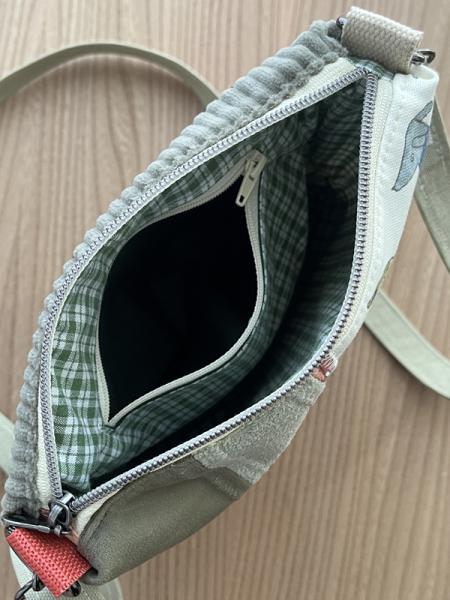 "Flickenwerk II/4" (creme-grün-blau) - HUNDE