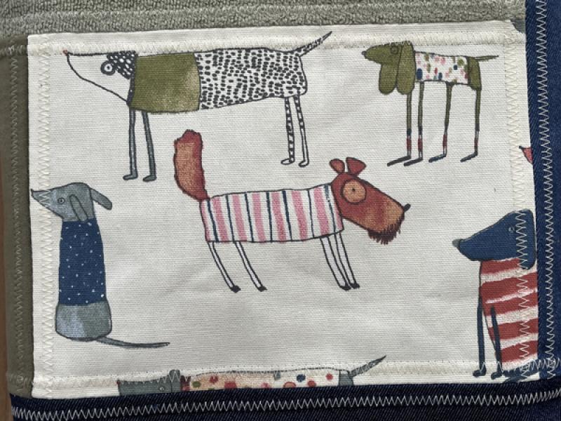 "Flickenwerk II/5 quer" (creme-grün-blau) - HUNDE