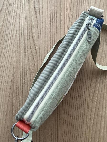 "Flickenwerk II/5 quer" (creme-grün-blau) - HUNDE