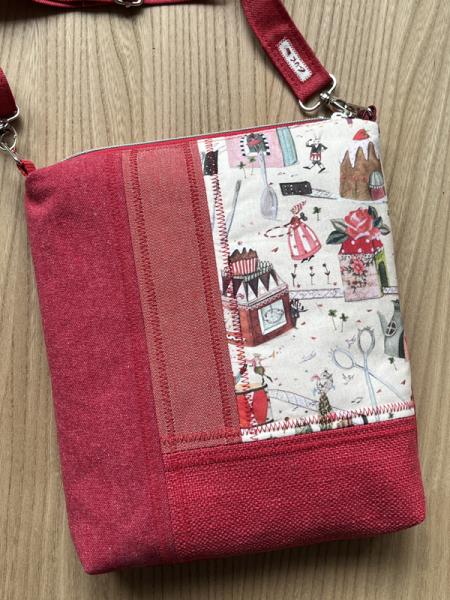 "Flickenwerk II/4" (rot) - ZAUBERSTADT (acufactum-Design)