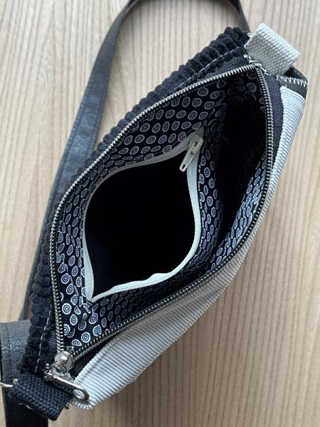 "Flickenwerk II/5" (creme - schwarz) - TIERE