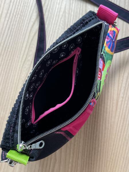 "Flickenwerk II/4" (schwarz-fuchsia) - BLUMEN
