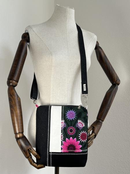 "Flickenwerk II/4" (schwarz-tanne-creme) - BLUMEN