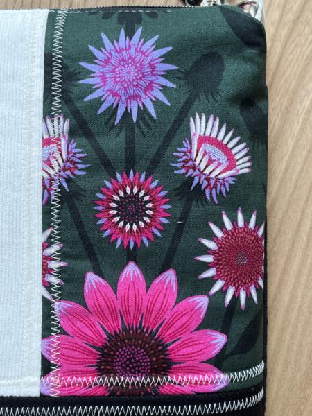 "Flickenwerk II/4" (schwarz-tanne-creme) - BLUMEN