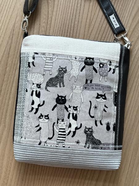 "Flickenwerk II/5" (grau-schwarz-creme) - KATZEN