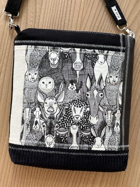 "Flickenwerk II/5" (schwarz-creme) - TIERE