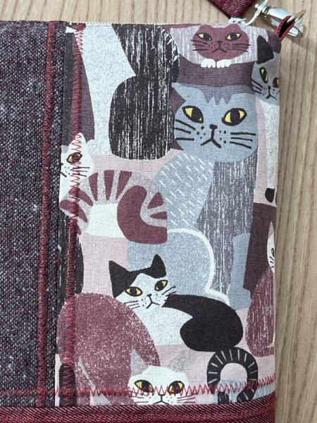 "Flickenwerk II/4" (weinrot) - KATZEN