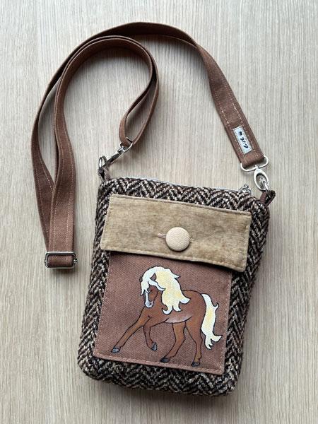 Die fertige Tasche mit Haflinger-Motiv: gemalt mit wasserfesten Stofffarben