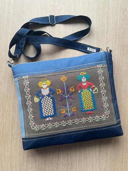 Aus der Tischdecke ist eine Tasche geworden